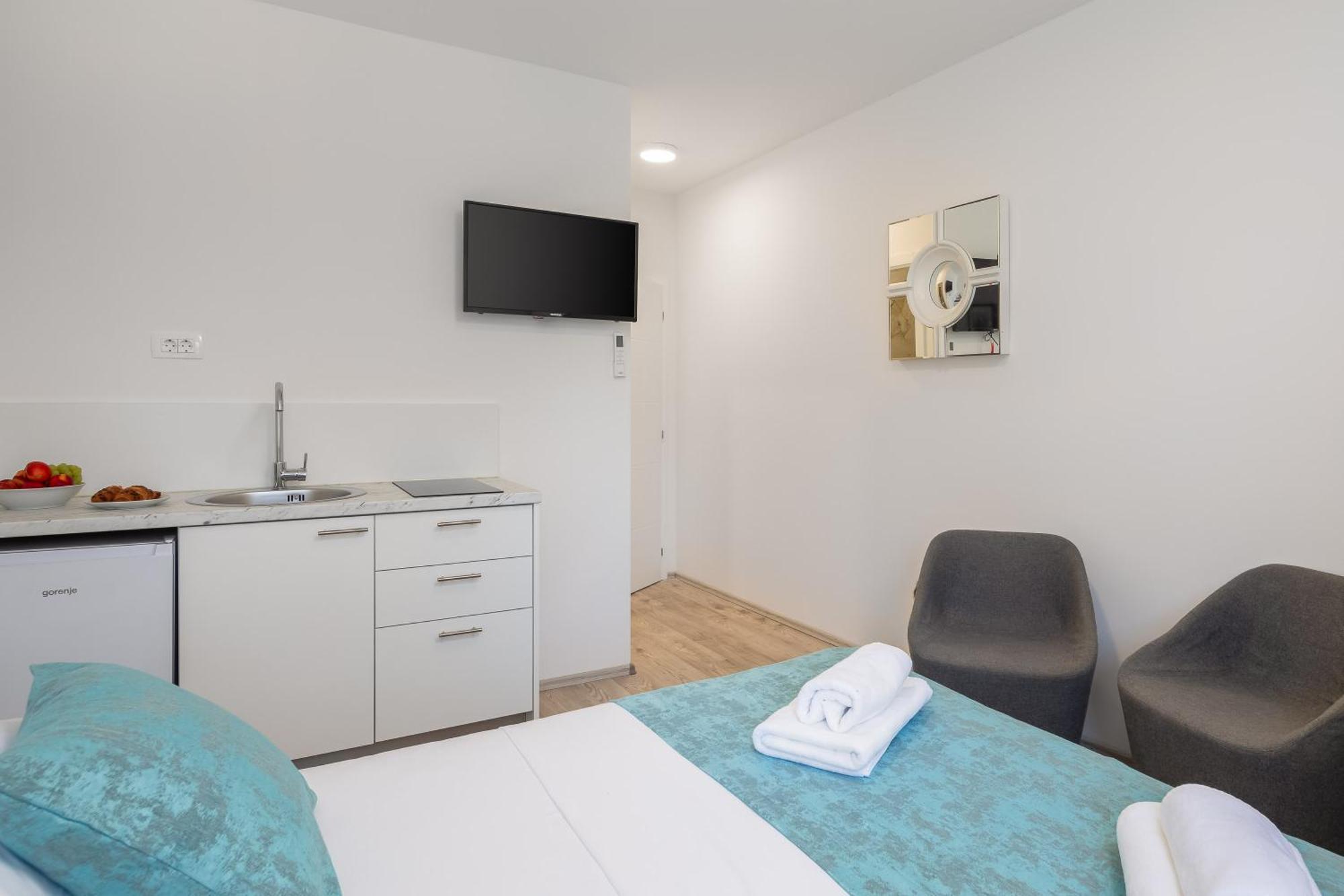 Beachfront Apartments Providenca With Free Parking Makarska Chambre photo