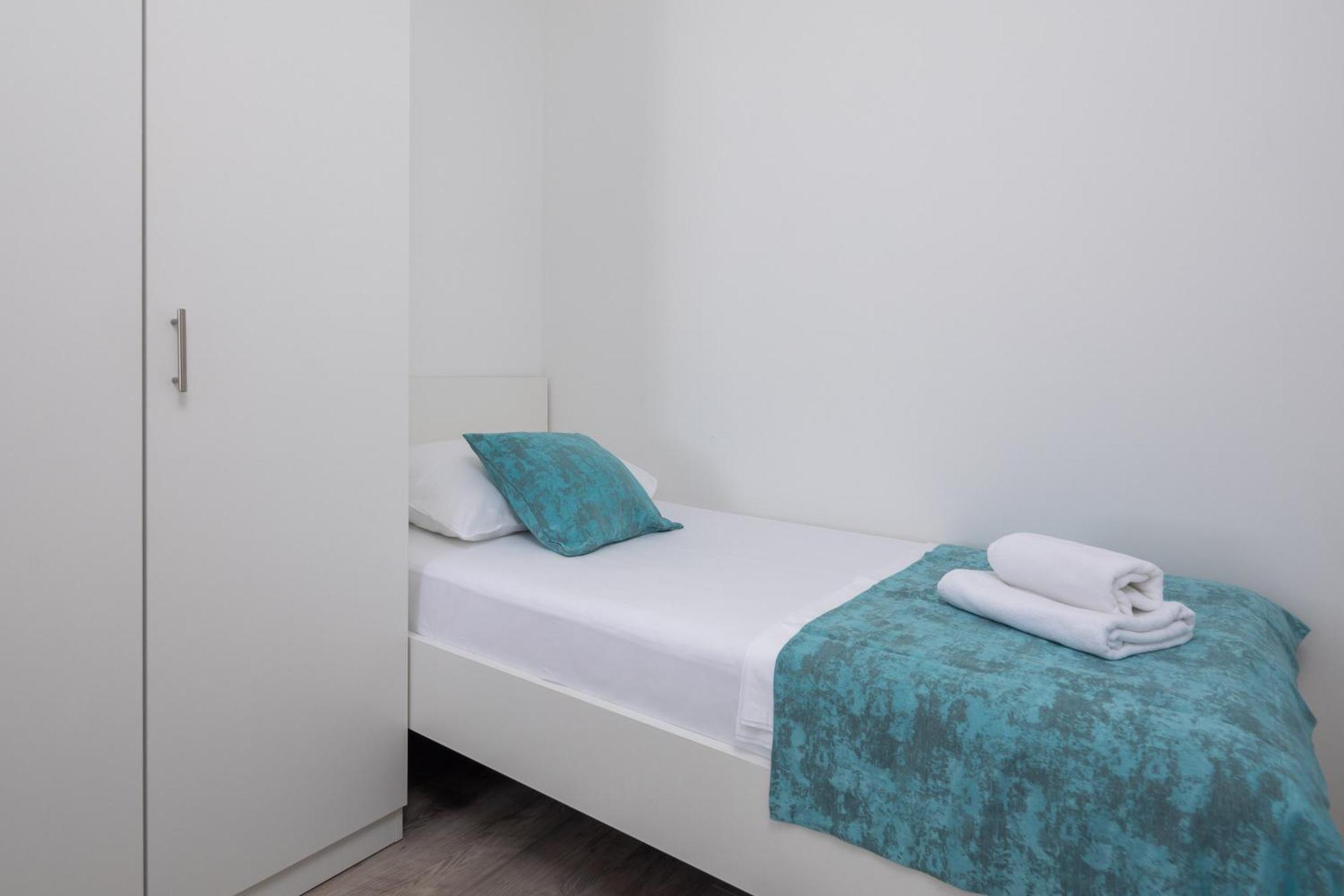 Beachfront Apartments Providenca With Free Parking Makarska Chambre photo