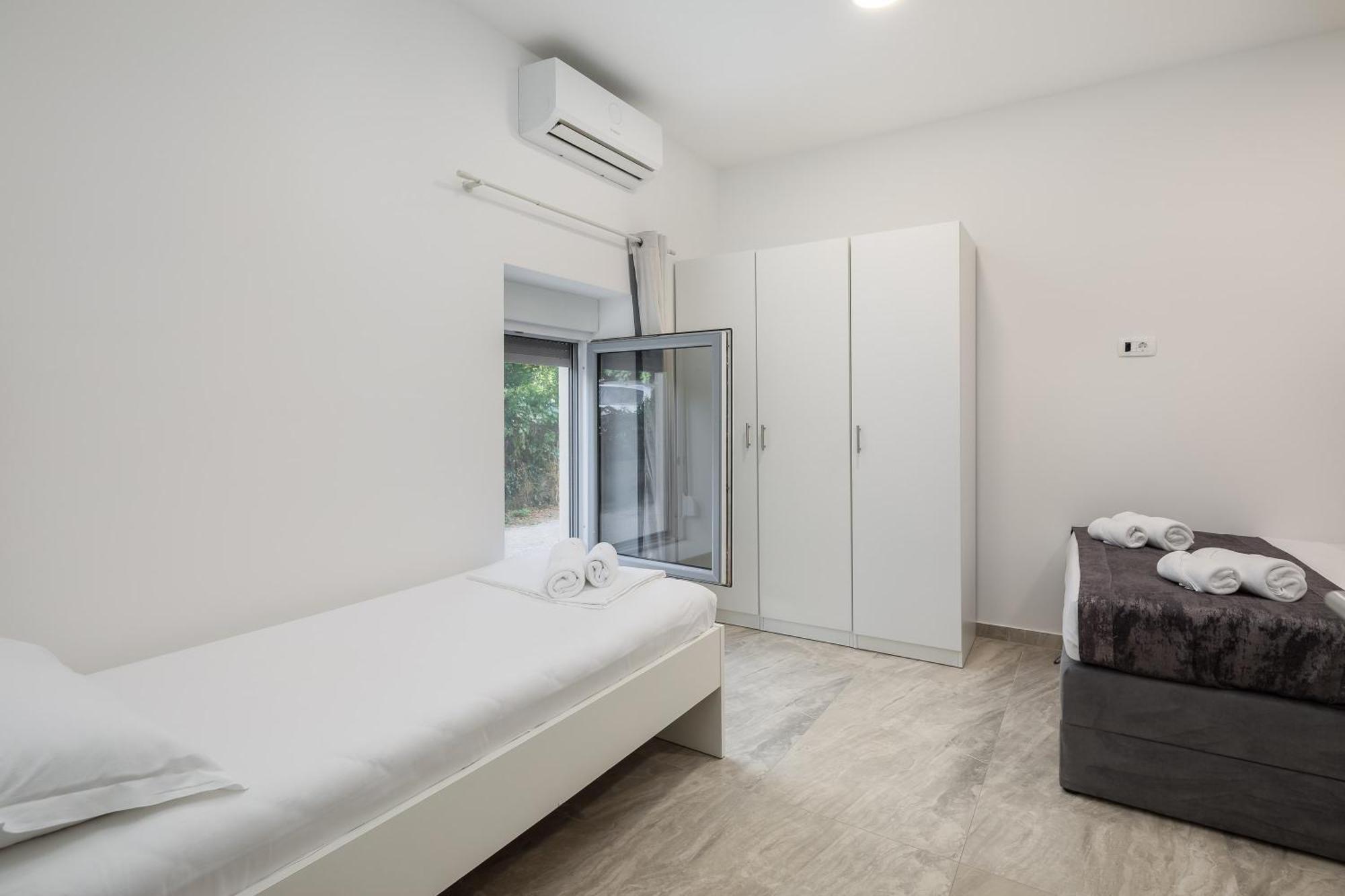 Beachfront Apartments Providenca With Free Parking Makarska Chambre photo