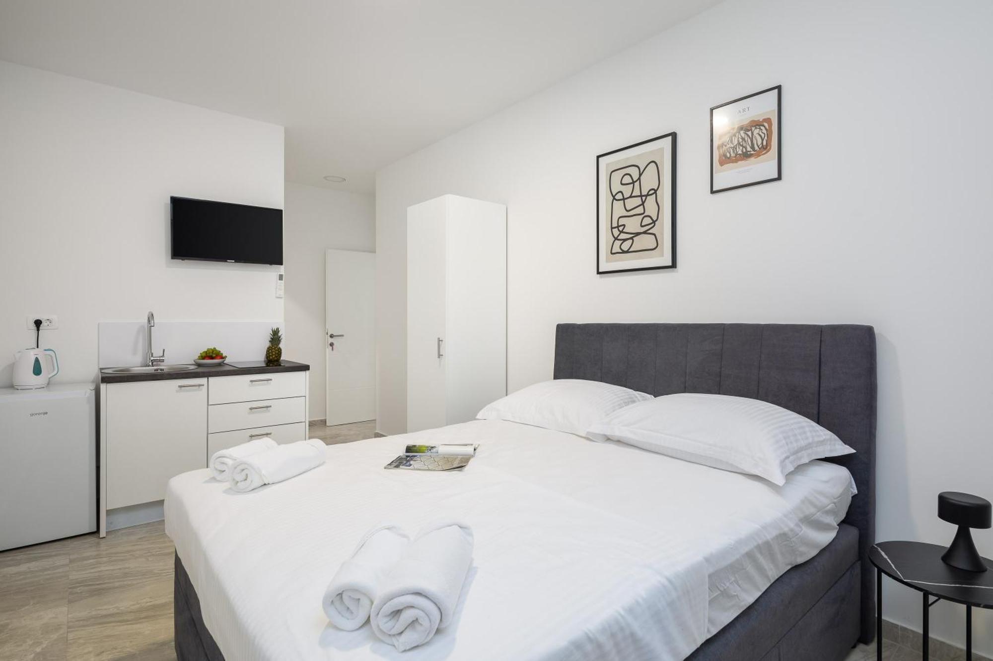 Beachfront Apartments Providenca With Free Parking Makarska Chambre photo