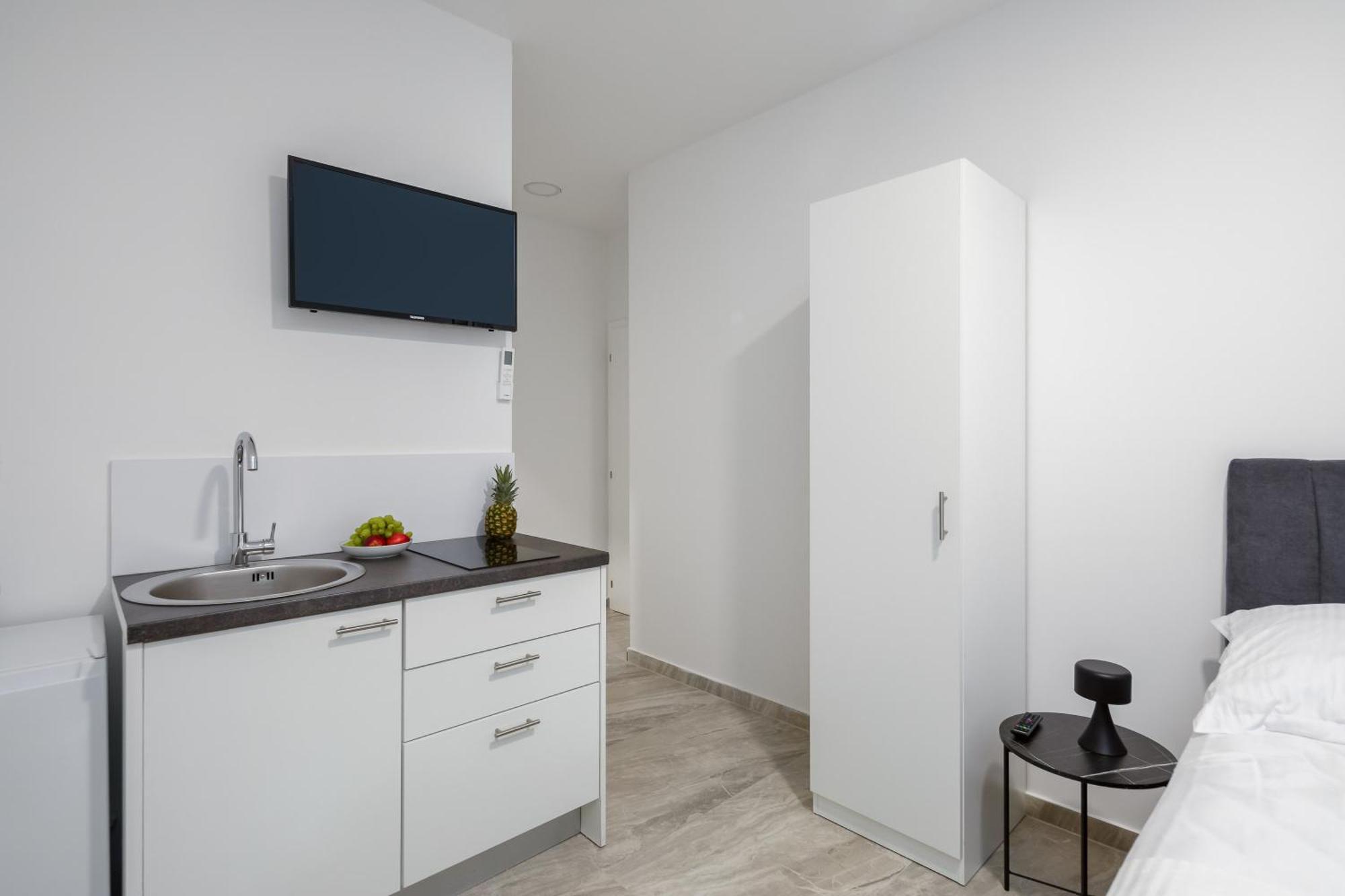 Beachfront Apartments Providenca With Free Parking Makarska Chambre photo