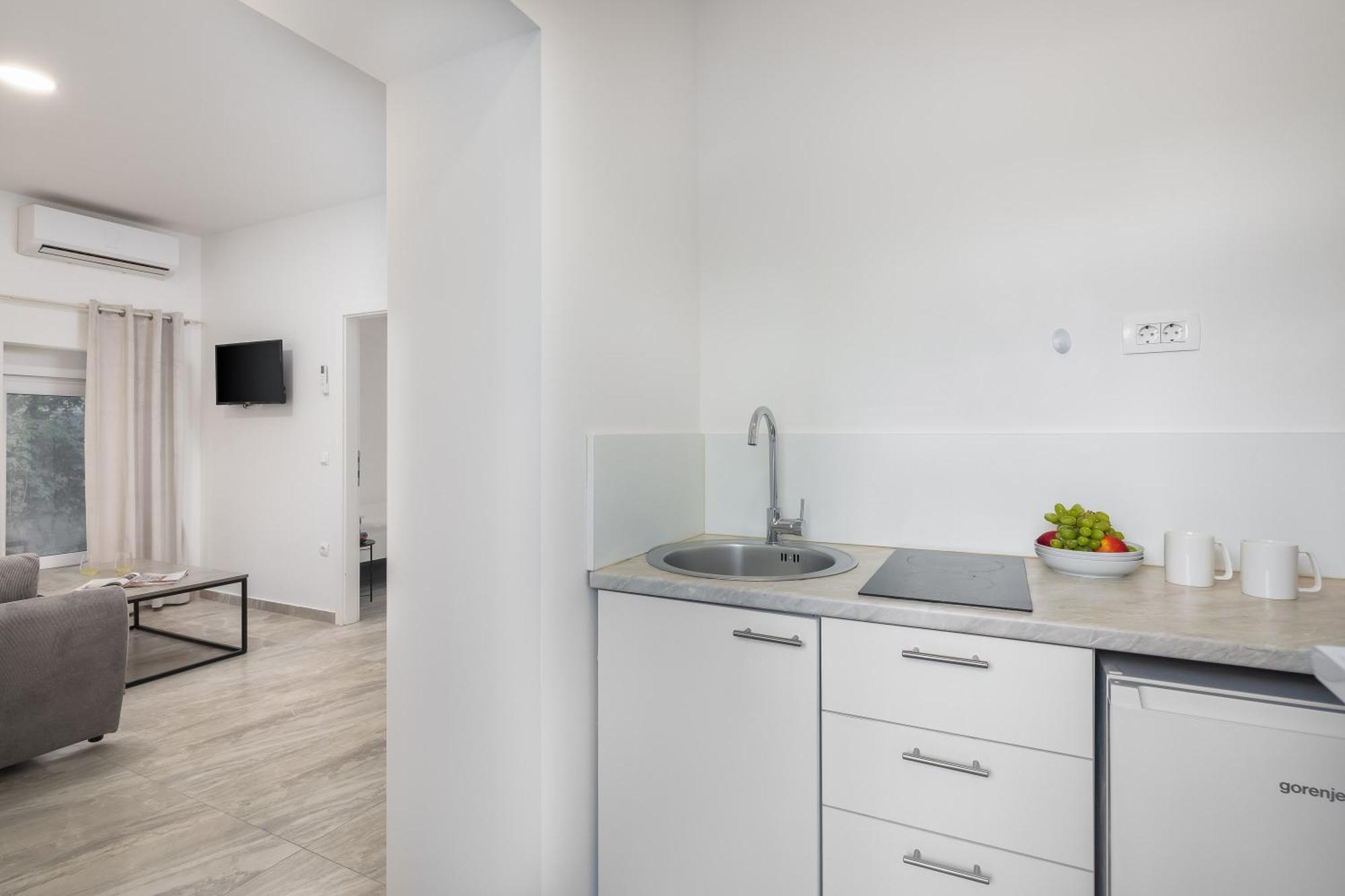 Beachfront Apartments Providenca With Free Parking Makarska Chambre photo